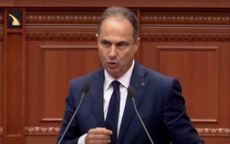 Boçi i drejtohet Ramës: Bën mirë të ikësh, je alarm edhe në SHBA