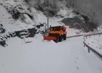 Shi dhe borë në vend, ARRSH paralajmëron shoferët