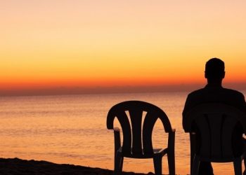 Studimi: Vetmia vret më shpejt se obeziteti