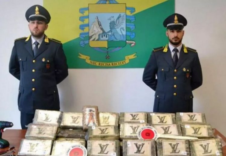 Drogë nga Ekuadori, arrestohen 3 shqiptarë në portin italian