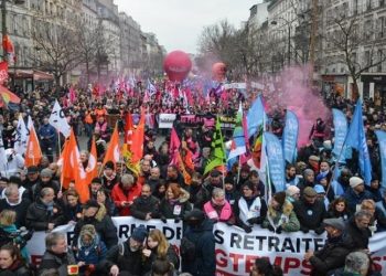 Franca “digjet” nga protestat