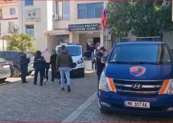 Gjykata e Vlorës lë në burg 4 rumunët e arrestuar me kanabis