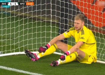 VIDEO/ Gol i pabesueshëm thuajse nga mesfusha