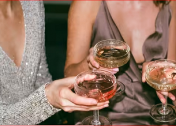 Studimi: Gratë, të prirura të pijnë alkool më shumë se burrat