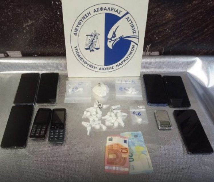 Pranga 4 shqiptarëve në Athinë, mes tyre një 33-vjeçare