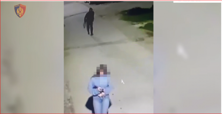 I vodhi me dhunë çantën e dorës të miturës, kapet 24-vjeçari