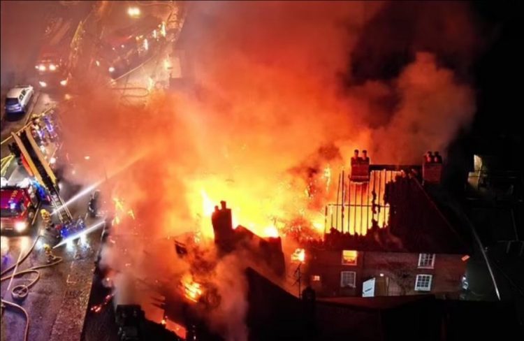 Londër, përfshihet nga zjarri hoteli me refugjatë ukrainas