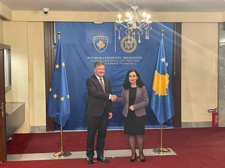 Ka nisur takimi mes Vjosa Osmanit dhe Miroslav Lajçak