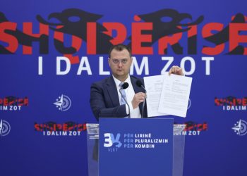 Denoncimi i Hoxhës: 11 tendera korruptivë në bashkinë e Vorës