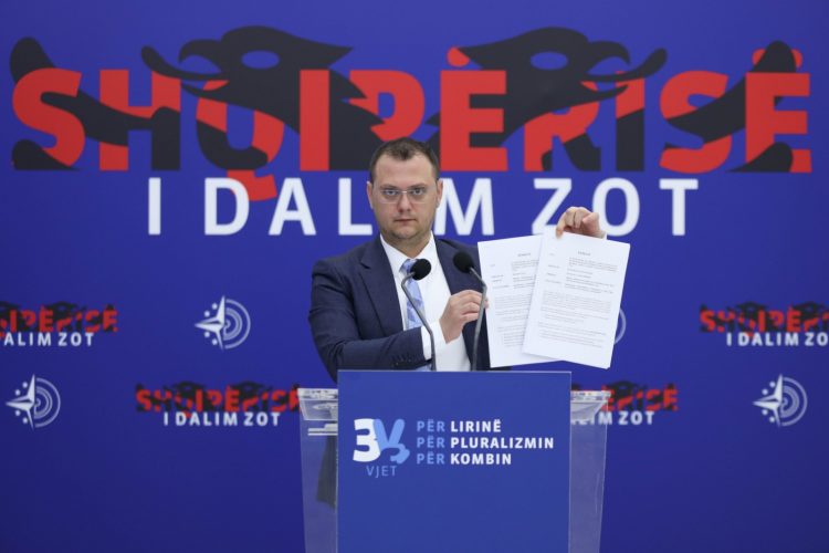 Denoncimi i Hoxhës: 11 tendera korruptivë në bashkinë e Vorës