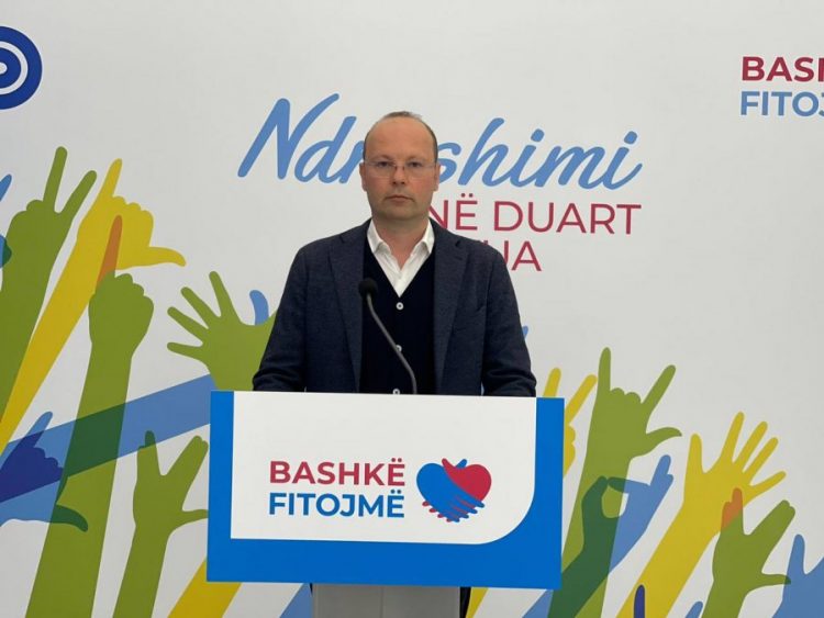 Kaso: Kryebashkiaku i PS-së në Devoll falsifikon firma zgjedhësish