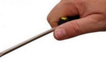 Elbasan/ Goditi me kaçavidë 25-vjeçarin, shpallet në kërkim i riu