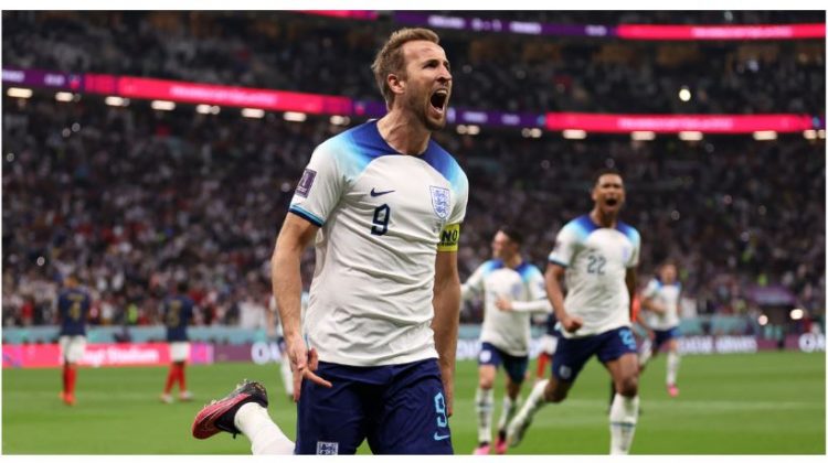 Hakmerret Anglia, Italia dorëzohet në Napoli