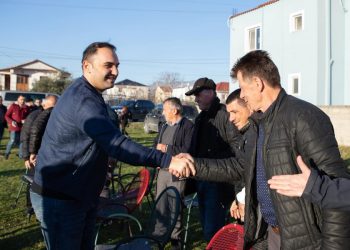 Këlliçi në Domje: Mjaft me show, banorëve u duhet ujë dhe rrugë