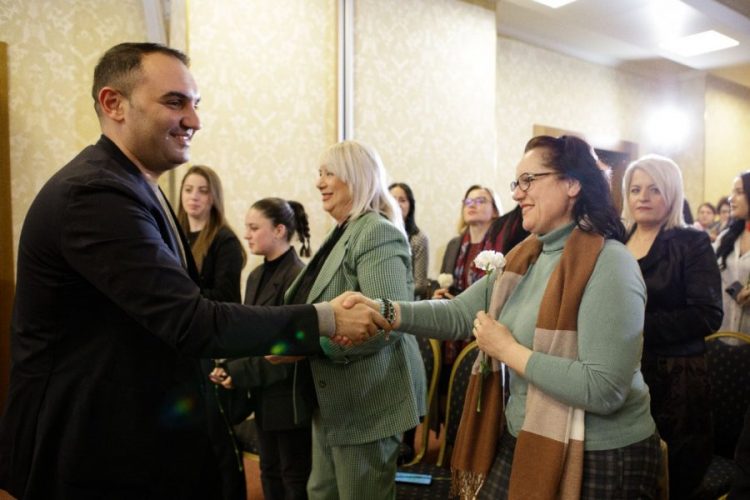 VIDEO/ Këlliçi me gratë: Do t’i rikthejmë fytyrën Tiranës