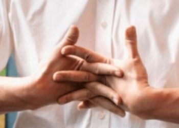 Kërcitja e gishtave, e rrezikshme për shëndetin