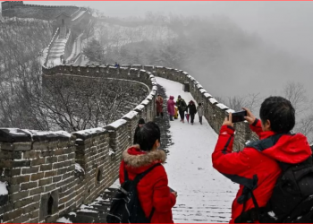 Pas tre vitesh, Kina rihap kufijtë për turistët e huaj