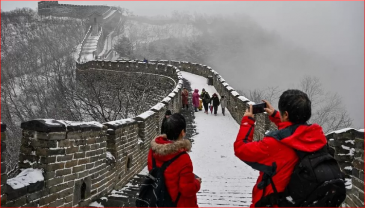 Pas tre vitesh, Kina rihap kufijtë për turistët e huaj