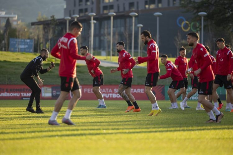 Kombëtarja mbyll përgatitjet në Shqipëri, nesër fluturon Varshavës