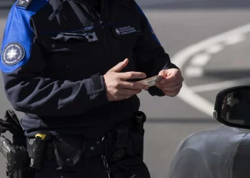 Mbiemri i gruas nuk e ndihmon aspak shqiptarin në Itali