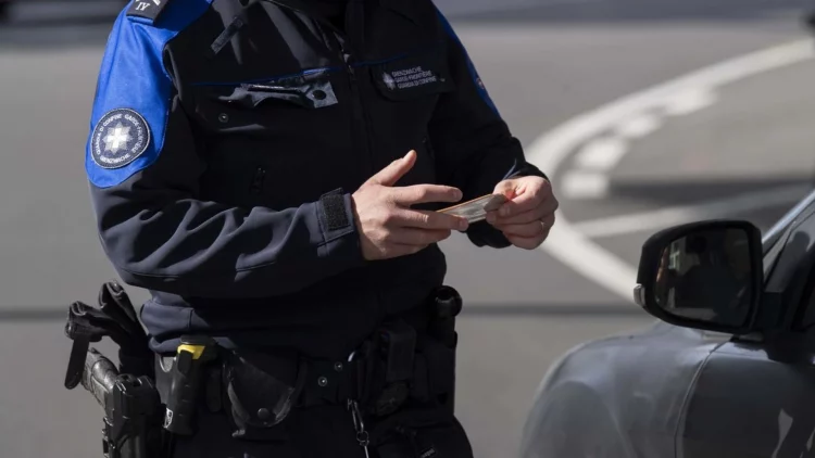 Mbiemri i gruas nuk e ndihmon aspak shqiptarin në Itali