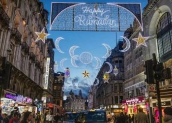 Londra ndriçohet me rastin e muajit të Ramazanit