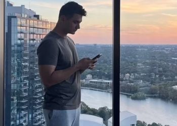 24-vjeçari tregon sekretin për t’u bërë milioner: S’duhet të punosh shumë