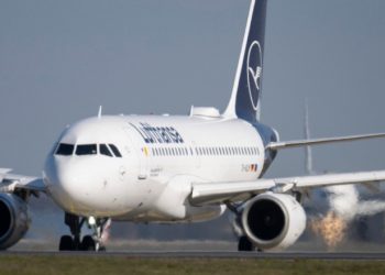 VIDEO/ Devijon avioni pas ‘turbulencave’, 7 të shtruar në spital