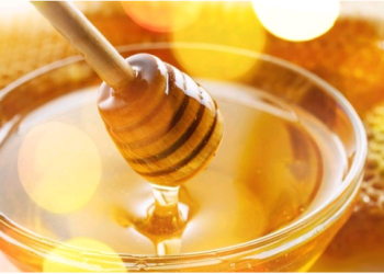 Pse duhet të konsumoni gjithmonë mjaltin në mëngjes