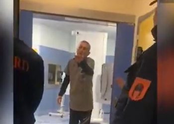VIDEO/ Mjeku heq bluzën dhe i thotë pacientit: Hajde…