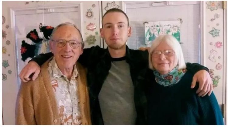 Si 81-vjeçari mbijetoi një javë duke ngrënë biskota