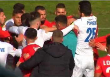 Plas grushti në fushë pas ndeshjes Bylis-Erzeni