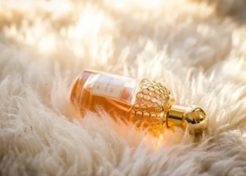 3 sekrete që aroma e parfumit tuaj të zgjasë sa më shumë