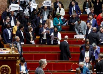 Macron miraton reformën e pensioneve pa e kaluar në parlament