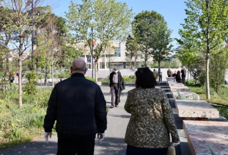 Të moshuarit: Ta provojë Rama të kalojë muajin me pensionin tonë