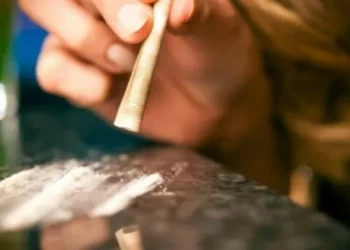 ‘Njëri vdiq nga overdoza’,ish-përdoruesi: Drogë gjen kudo në Tiranë