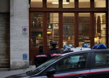 Itali/ I moshuari qëllon gruan me pistoletë, më pas vetëvritet