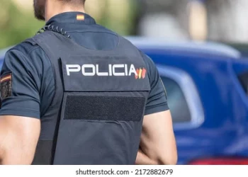 Çmendet kampioni i Muay Thait, sulmon 4 policë