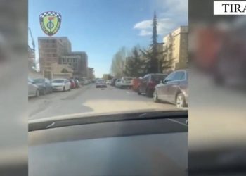 Bënte manovra me makinë, arrestohet 25-vjeçari në Tiranë