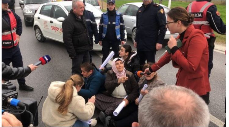 Banorët e Bërxullës në protestë: Një grup oligarkësh do që…