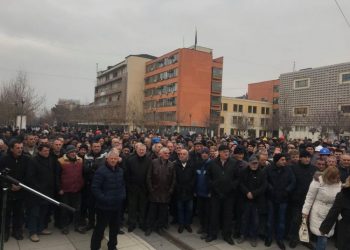 Kosovë, punonjësit e energjitikës protestojnë për rritje pagash