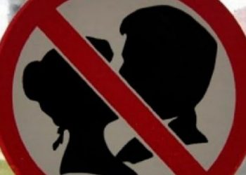 Zbuloni qytetin ku puthja në publik dënohej me vdekje