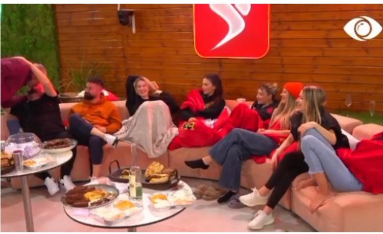 ME VIDEO, Qetsori puth në buzë Sabianin