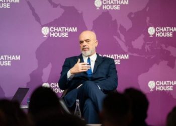 Vasili ironizon vizitën në Britani: Gënjeshtari ambulant Edi Rama