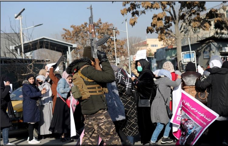 OKB: Regjimi taliban për gratë afgane, më represivi në botë