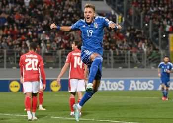 “I jam mirënjohës Mancinit”/ Babai i sulmuesit krenar për debutimin te Italia