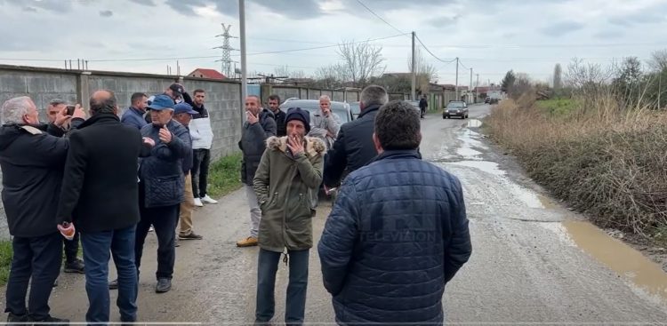 Protesta në Fushë-Milot, banorët: Rrugët janë të pakalueshme