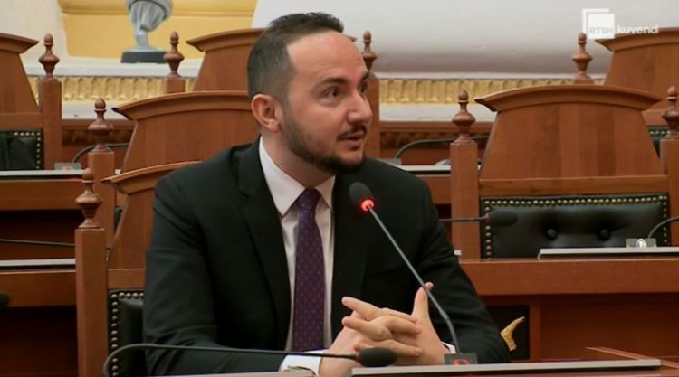 Pse nuk vjen Rama në Kuvend? Salianji ironizon: Nuk bie rrufeja…