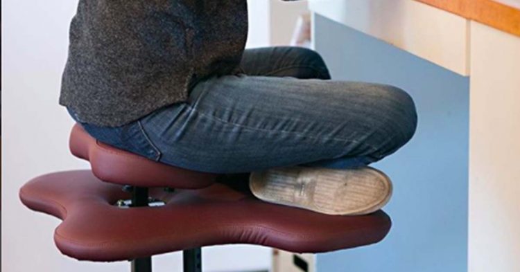 Uleni këmbëkryq? Po i bëni dëm vetes, ja pse