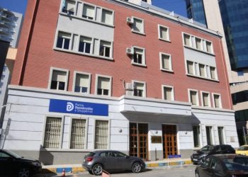 Alibeaj mbledh grupin parlamentar të PD në selinë e re